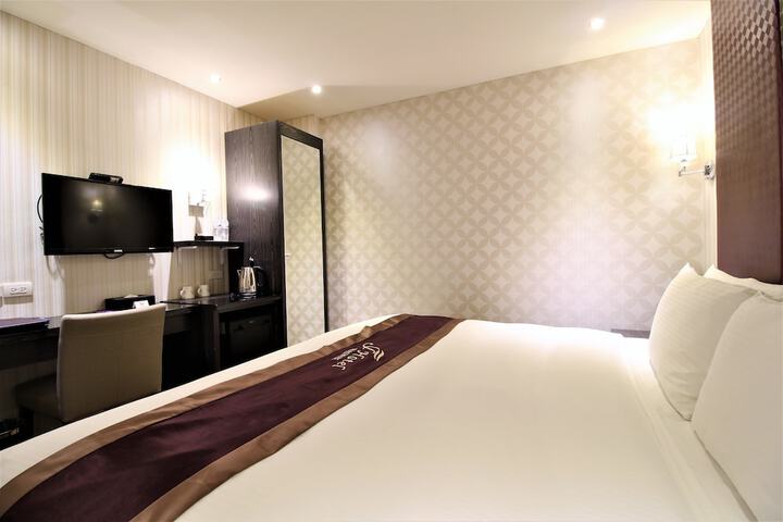 Room 13 of 64