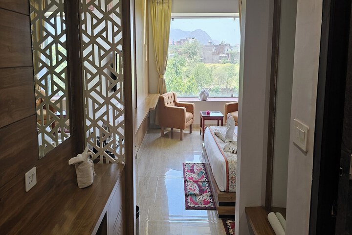 Room 34 of 190
