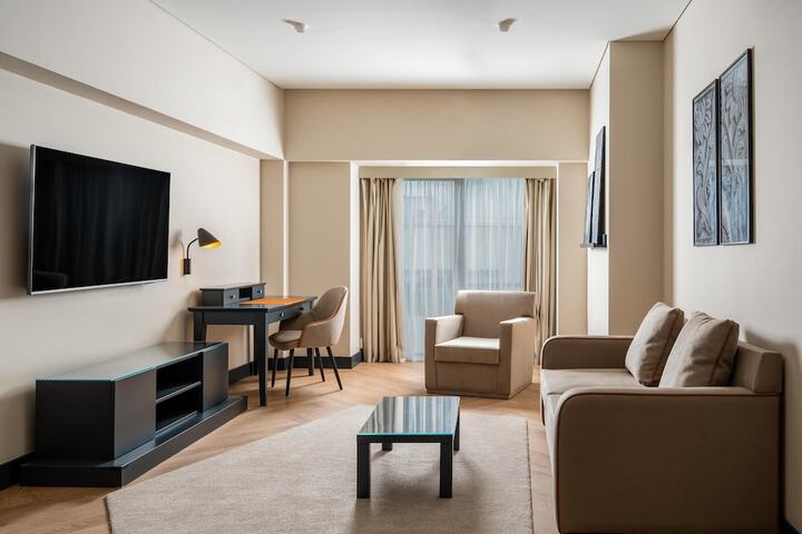 Room 43 of 214