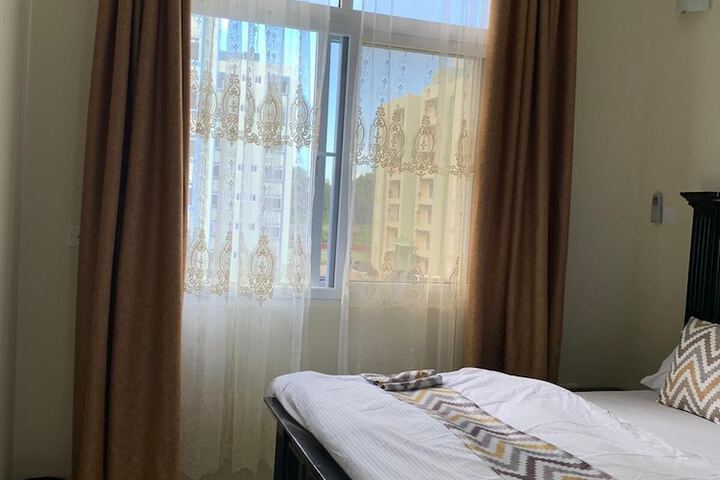 Room 6 of 33