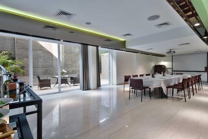 Entrance & Lobby