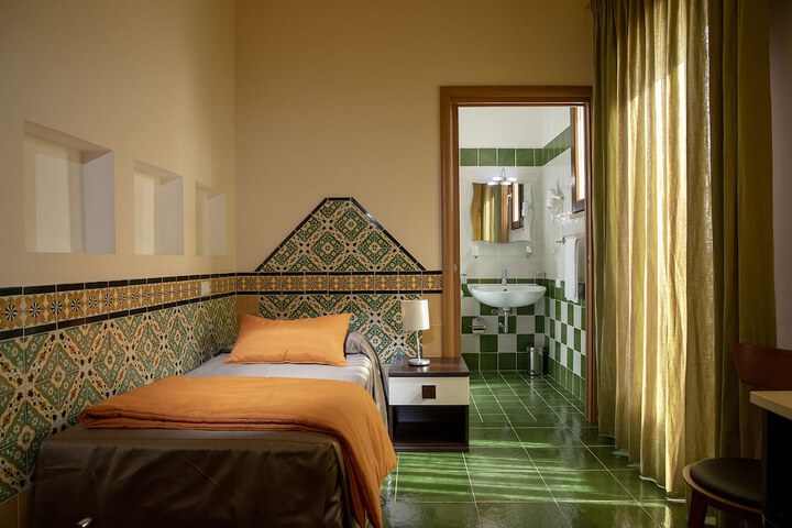 Room 14 of 48