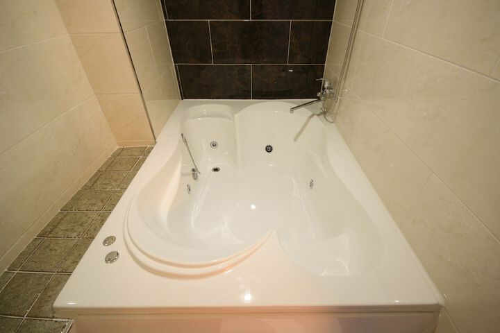 Hot Tub 74 of 82