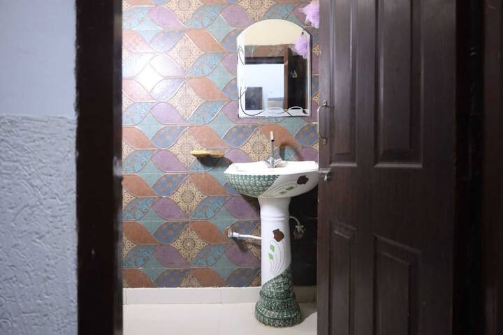 Room 28 of 35