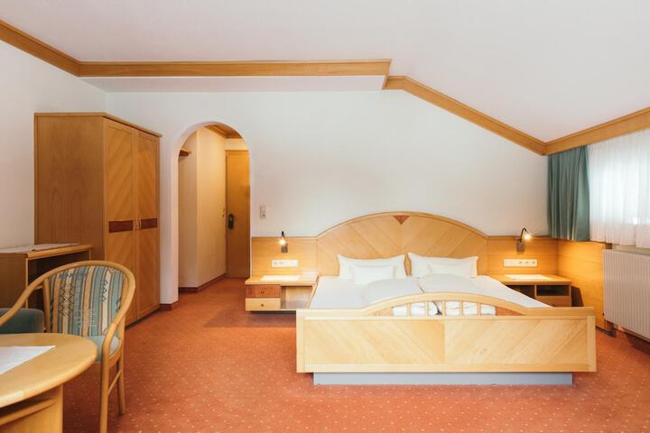 Room 12 of 75