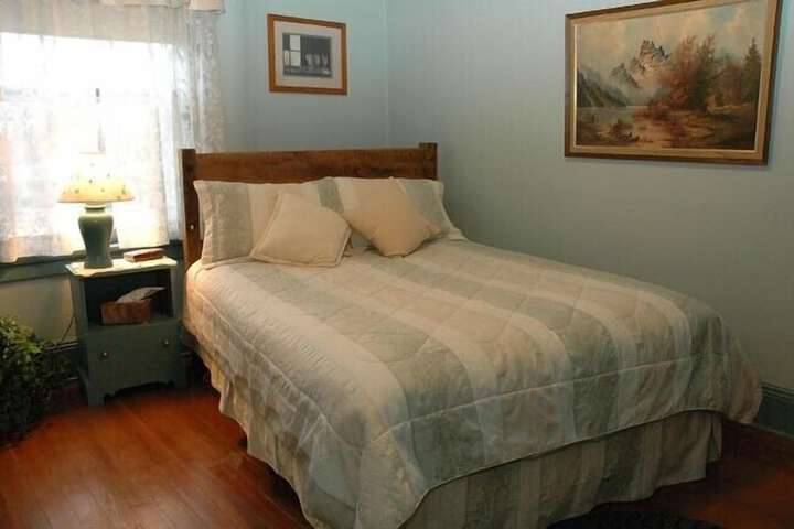 Room 9 of 28