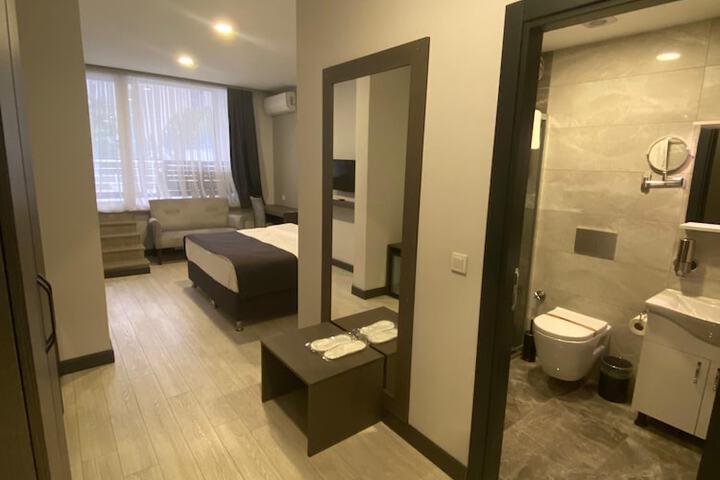 Room 12 of 32