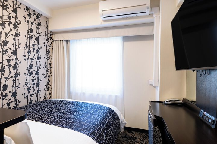 Room 9 of 47