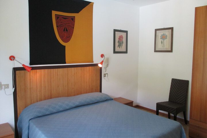 Room 9 of 63