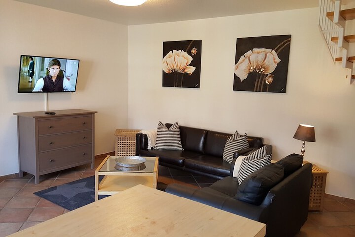 Lounge 20 of 27