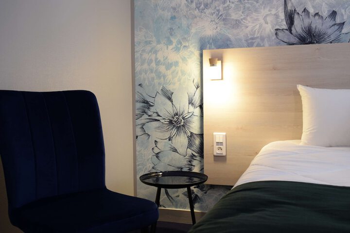 Room 13 of 38