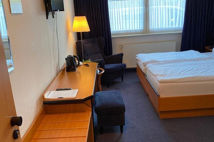 Room 6 of 31