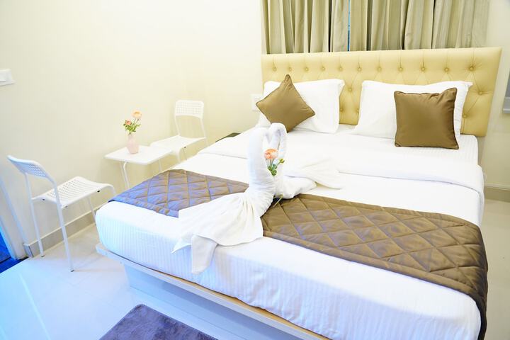 Room 4 of 16