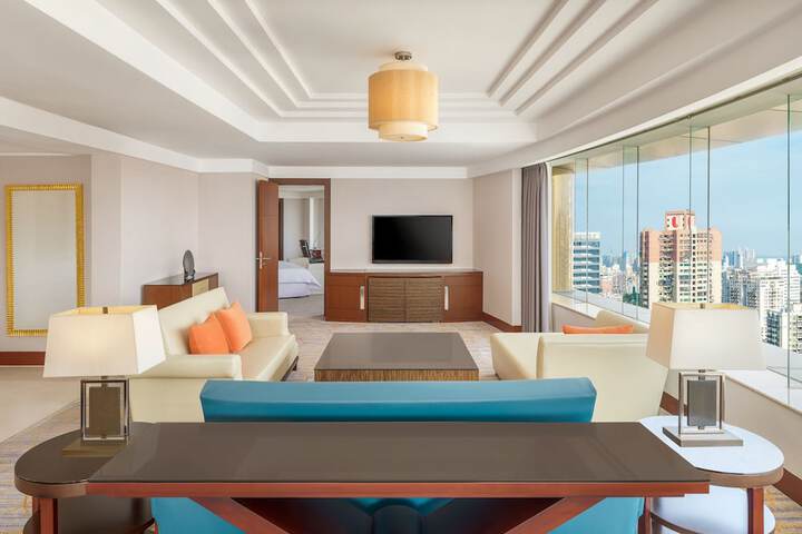 Room 14 of 66