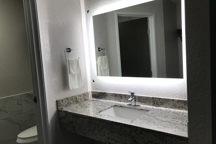 Bathroom sink