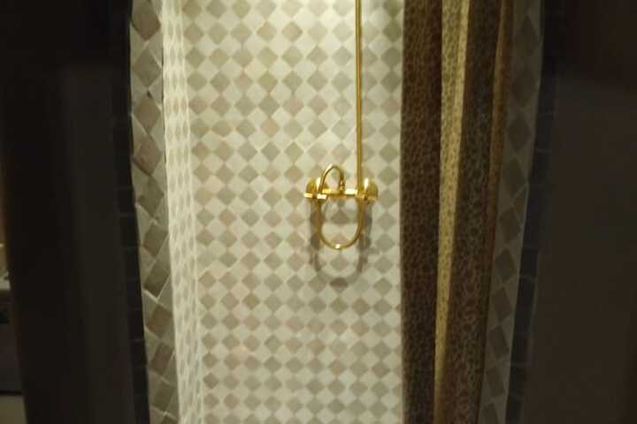 Room 27 of 47