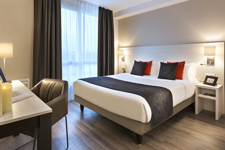 Room 10 of 38