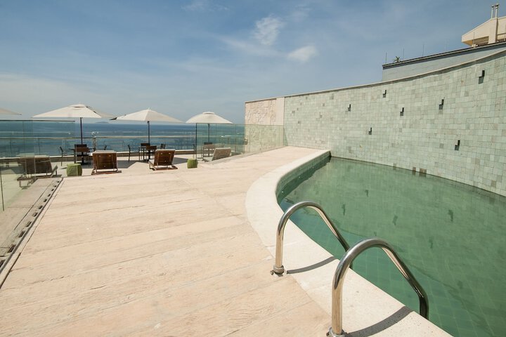 Hotel Pool