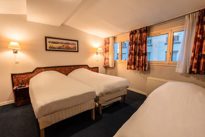 Room 11 of 27