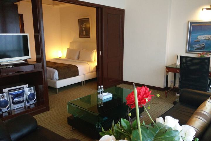 Room 4 of 68