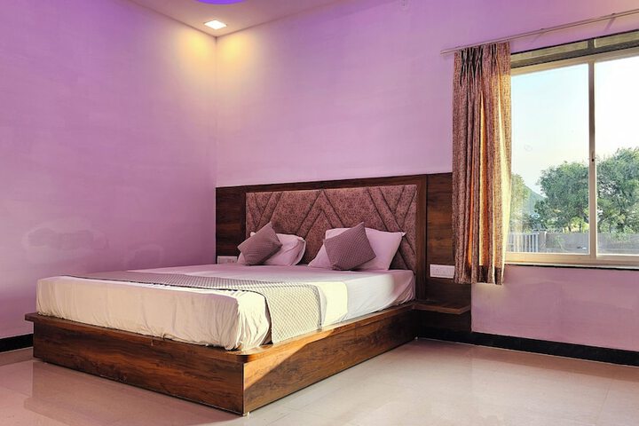 Room 2 of 27