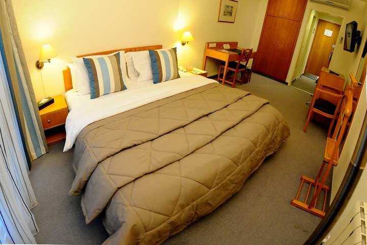 Room 27 of 99