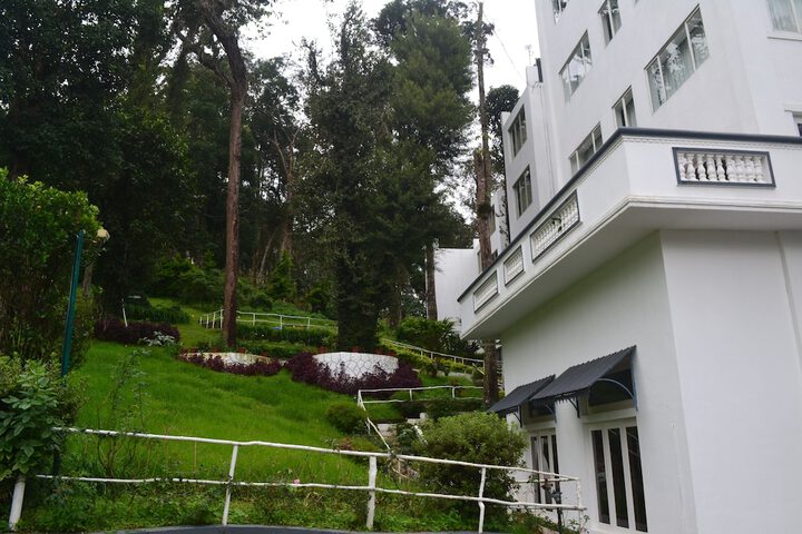Hotel Exterior 32 of 33
