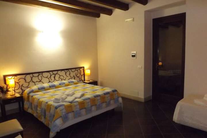 Room 3 of 41