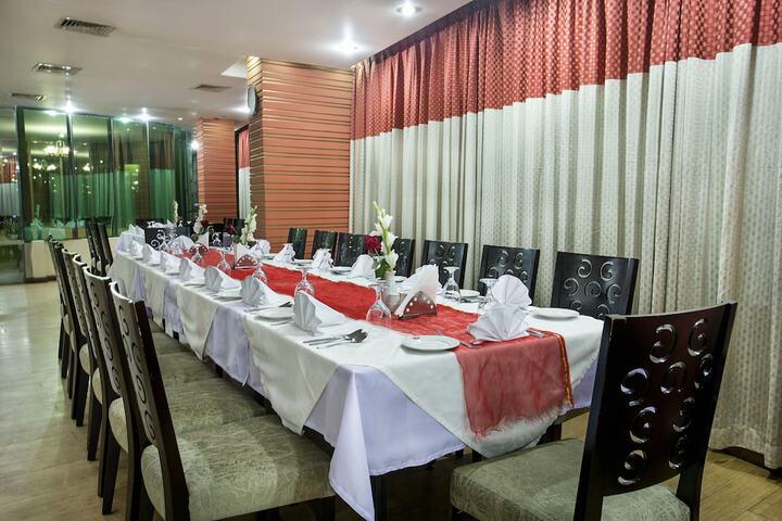 Dining 38 of 65