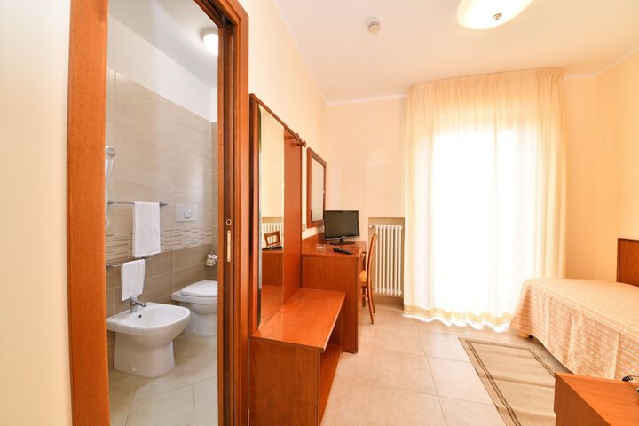 Room 16 of 44