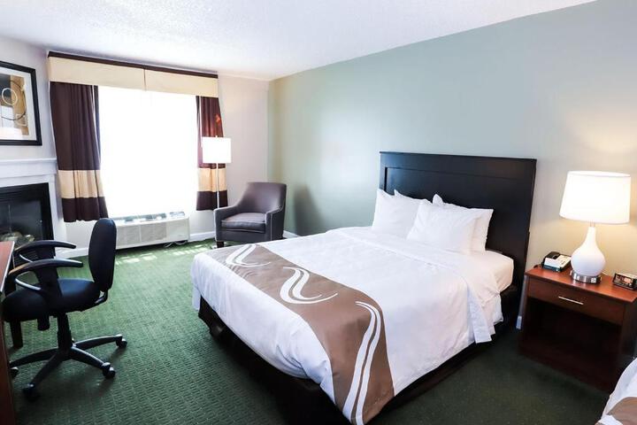 1 King Bed (7 of 10)