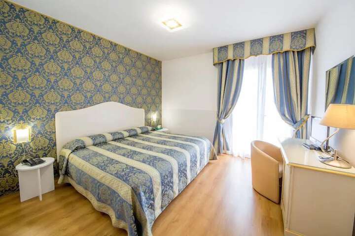 Room 9 of 45