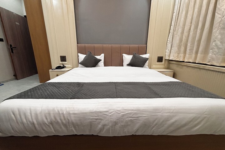 Room 6 of 28