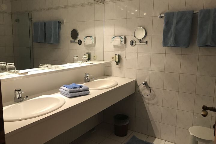 Room 16 of 50