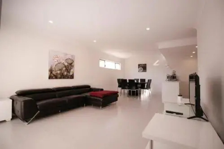 Room 8 of 12