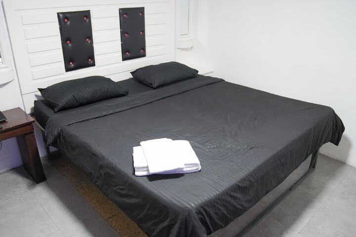 Room 12 of 127