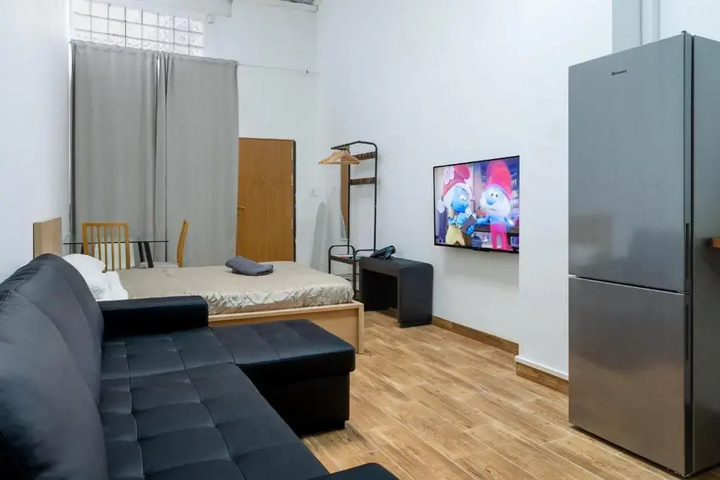 Room 6 of 12