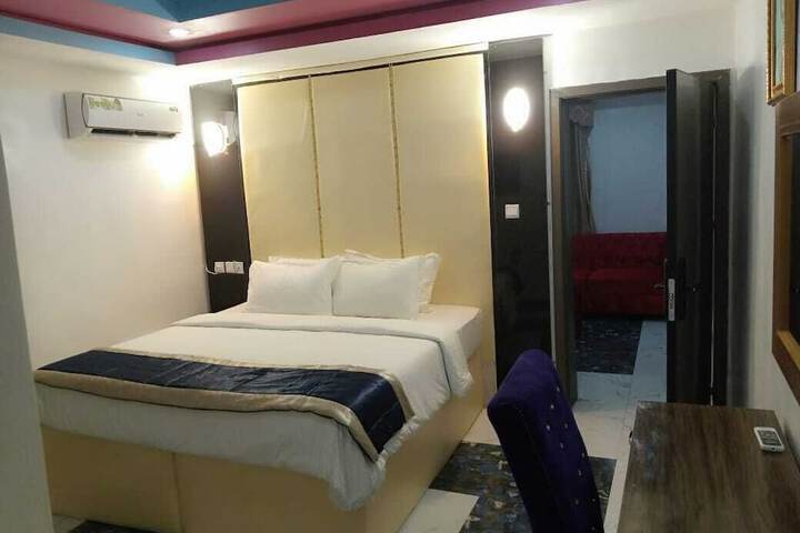 Room 2 of 6