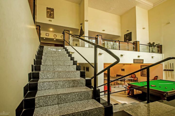 Entrance & Lobby
