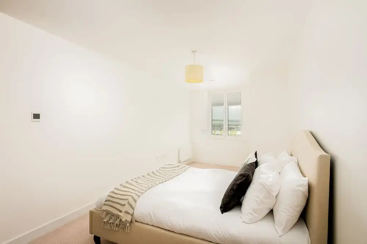 Room 5 of 18