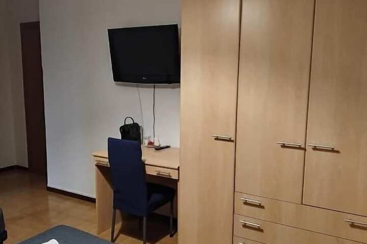 Room 3 of 41
