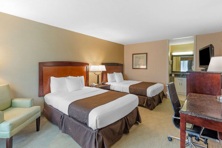 2 Double Beds (8 of 9)