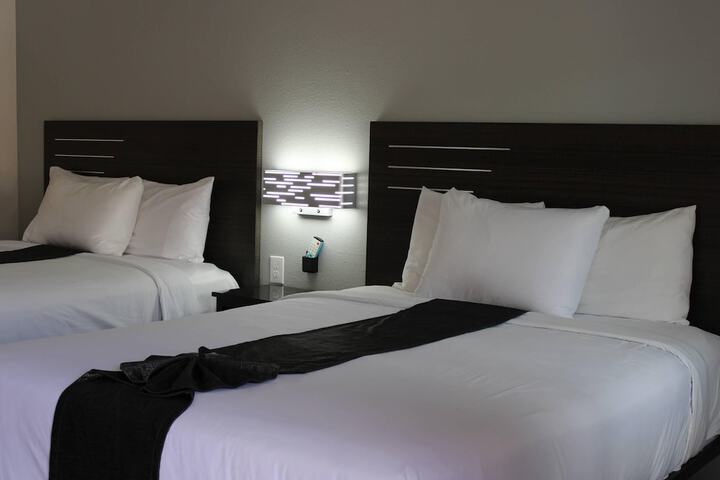 Room 33 of 65