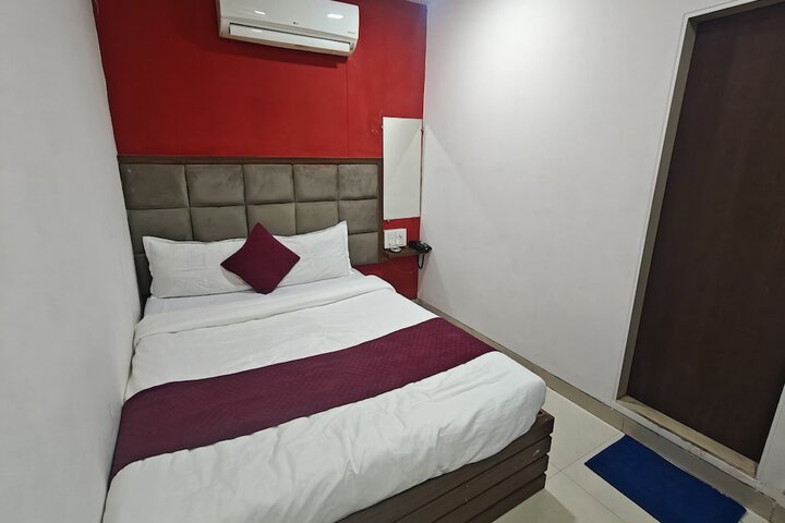 Room 4 of 27