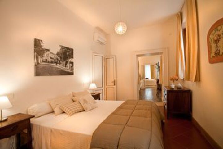 Room 9 of 34