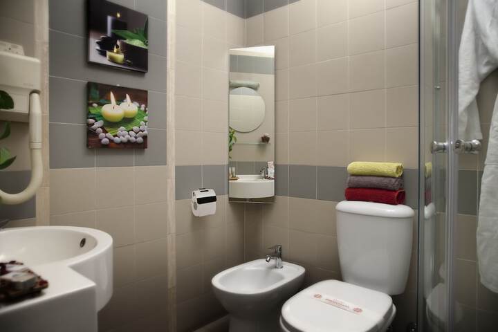 Room 5 of 18