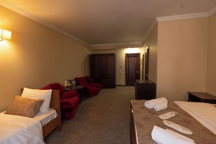Room 35 of 47