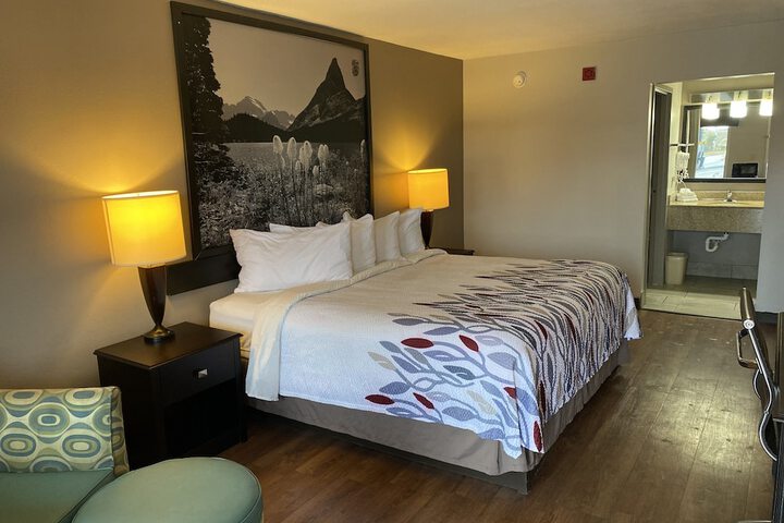 Room 7 of 16