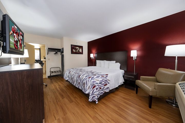 ADA Accessible Superior King with Walk in Shower (16 of 21)
