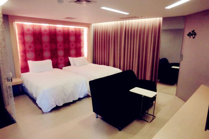 Room 3 of 67